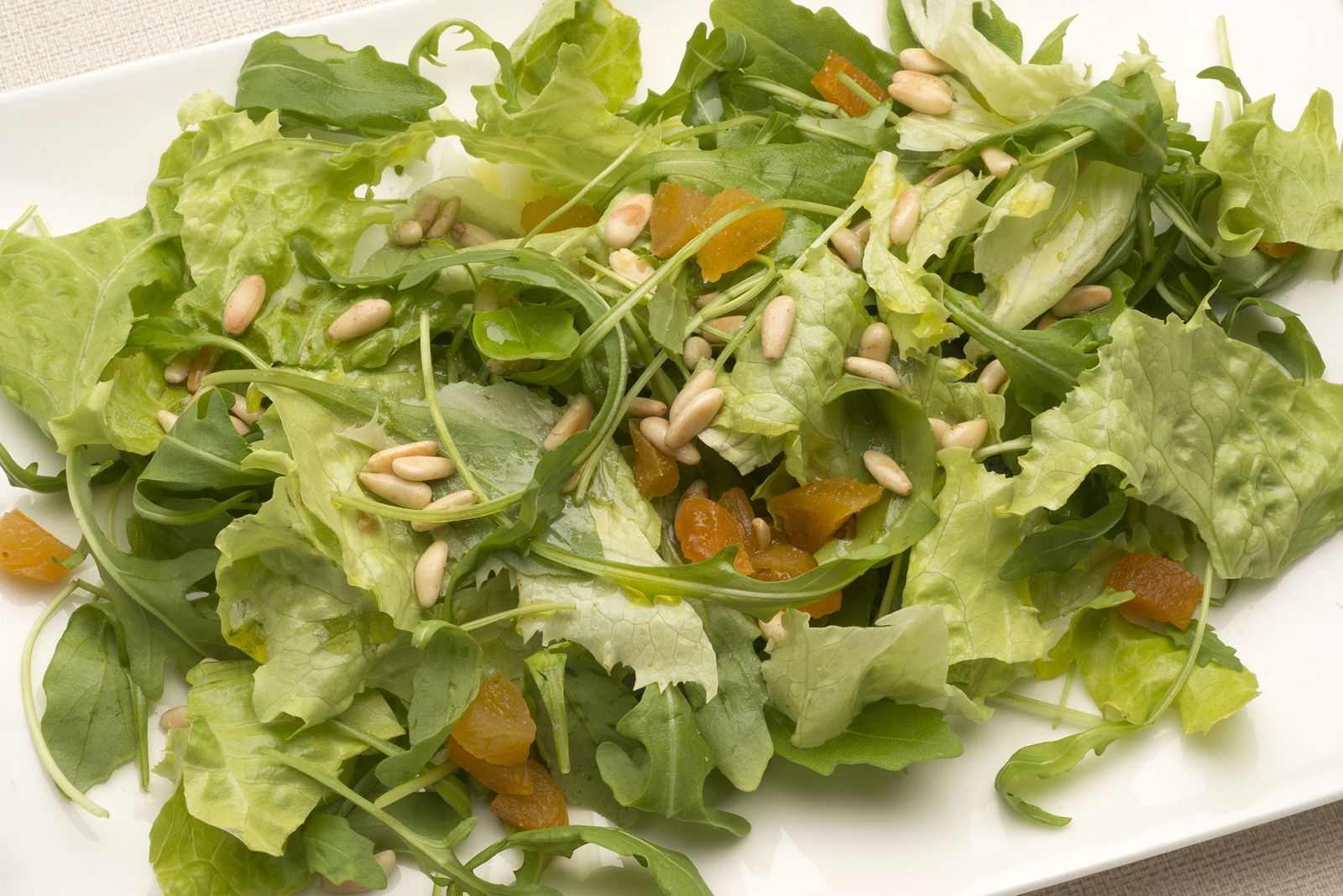 6091 2 Ensalada de lechuga y rucula con orejones y piñones xl