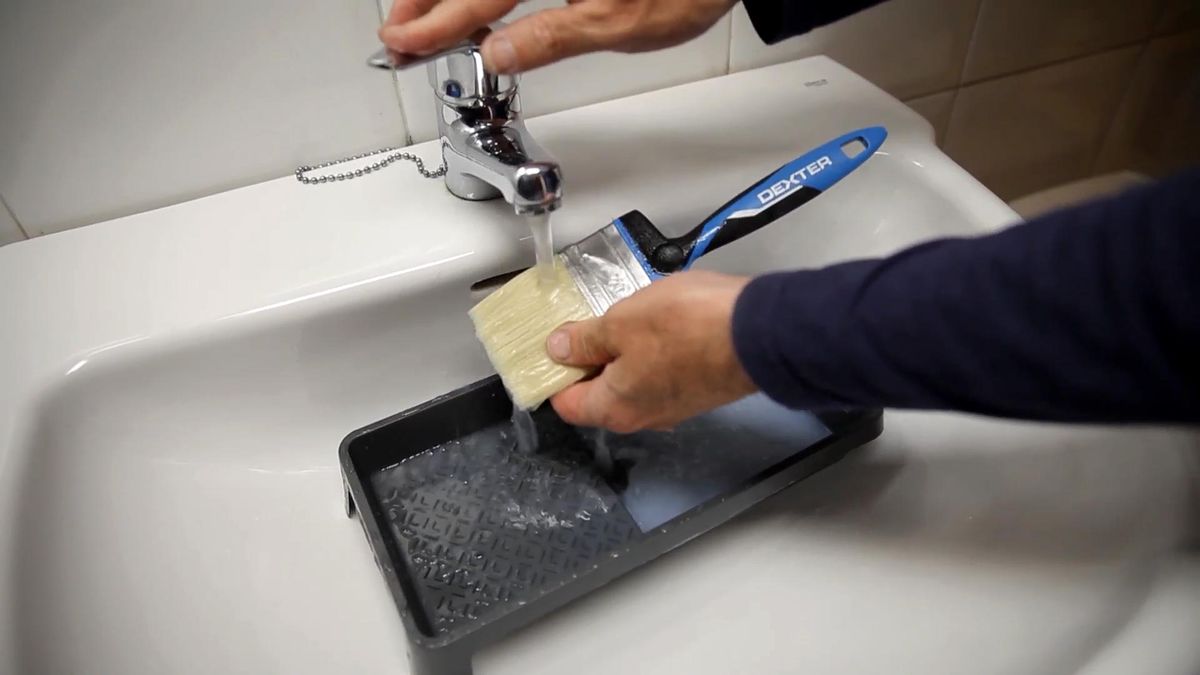 BRIC0956NV18 barnizar friso madera paso5