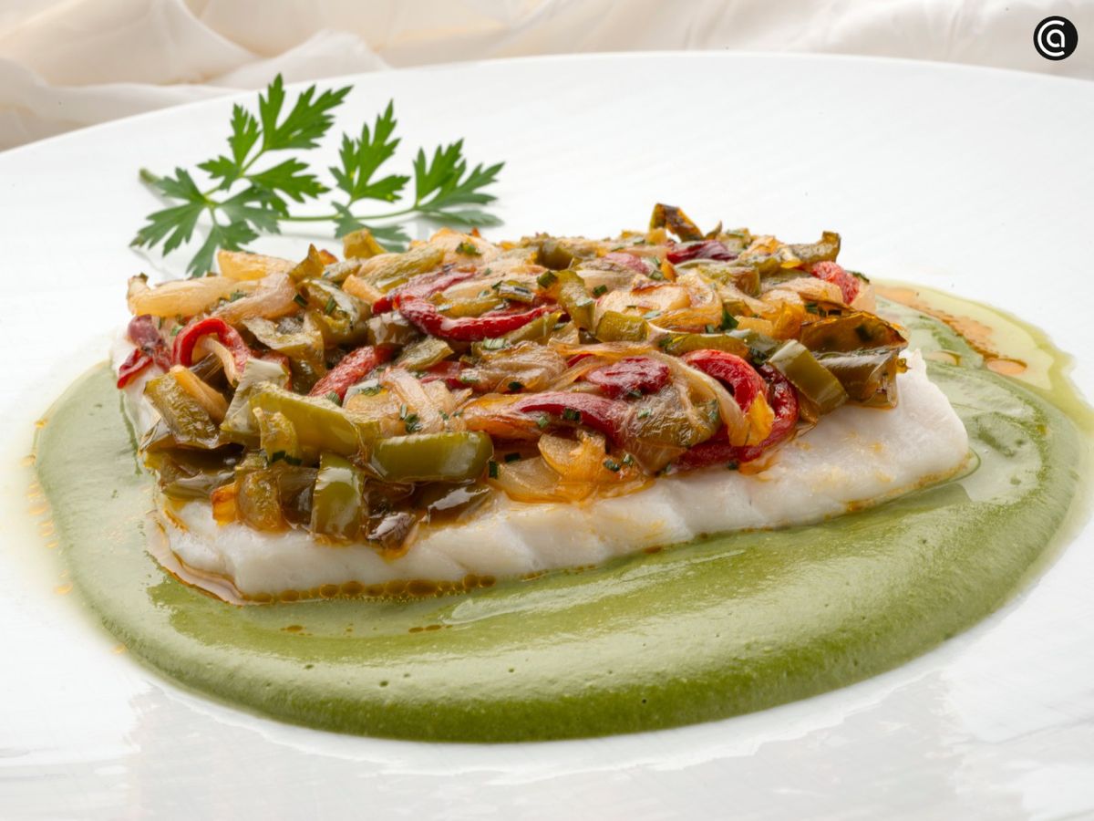 Aprende a preparar una merluza en costra de piperrada con la receta de Joseba Arguiñano