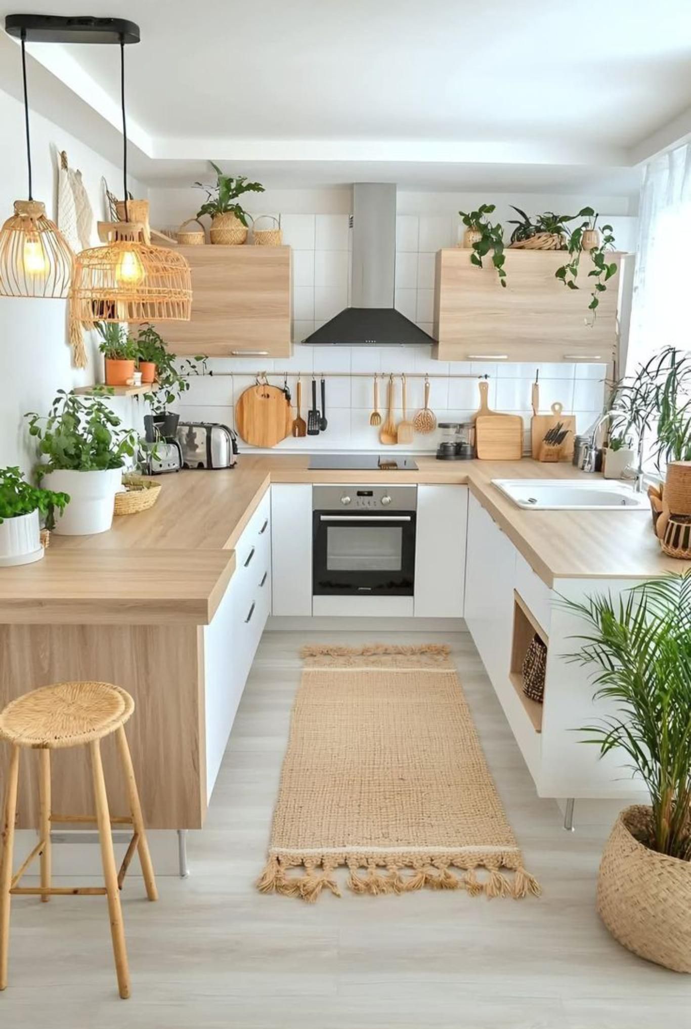 Cocina con península con superficie de trabajo extra.
