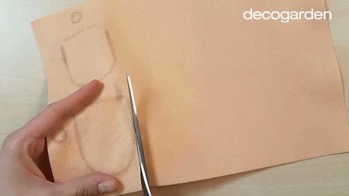 Paso 2 para hacer los Reyes Magos de fieltro.