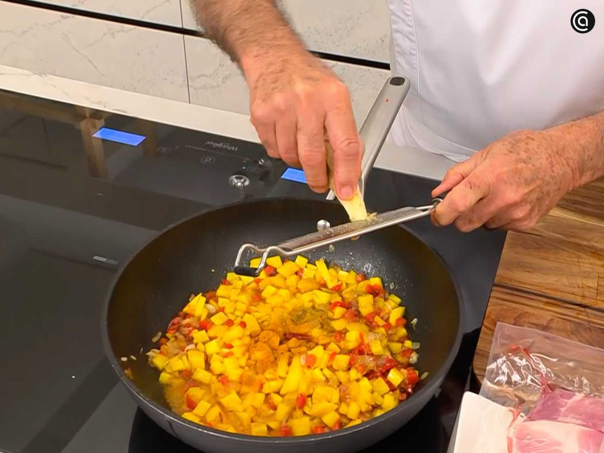 Incorpora el mango en dados