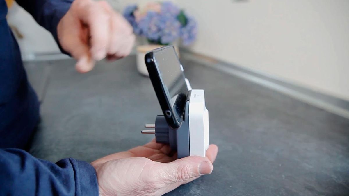 Diferentes tipos de soportes para cargar el móvil paso 7