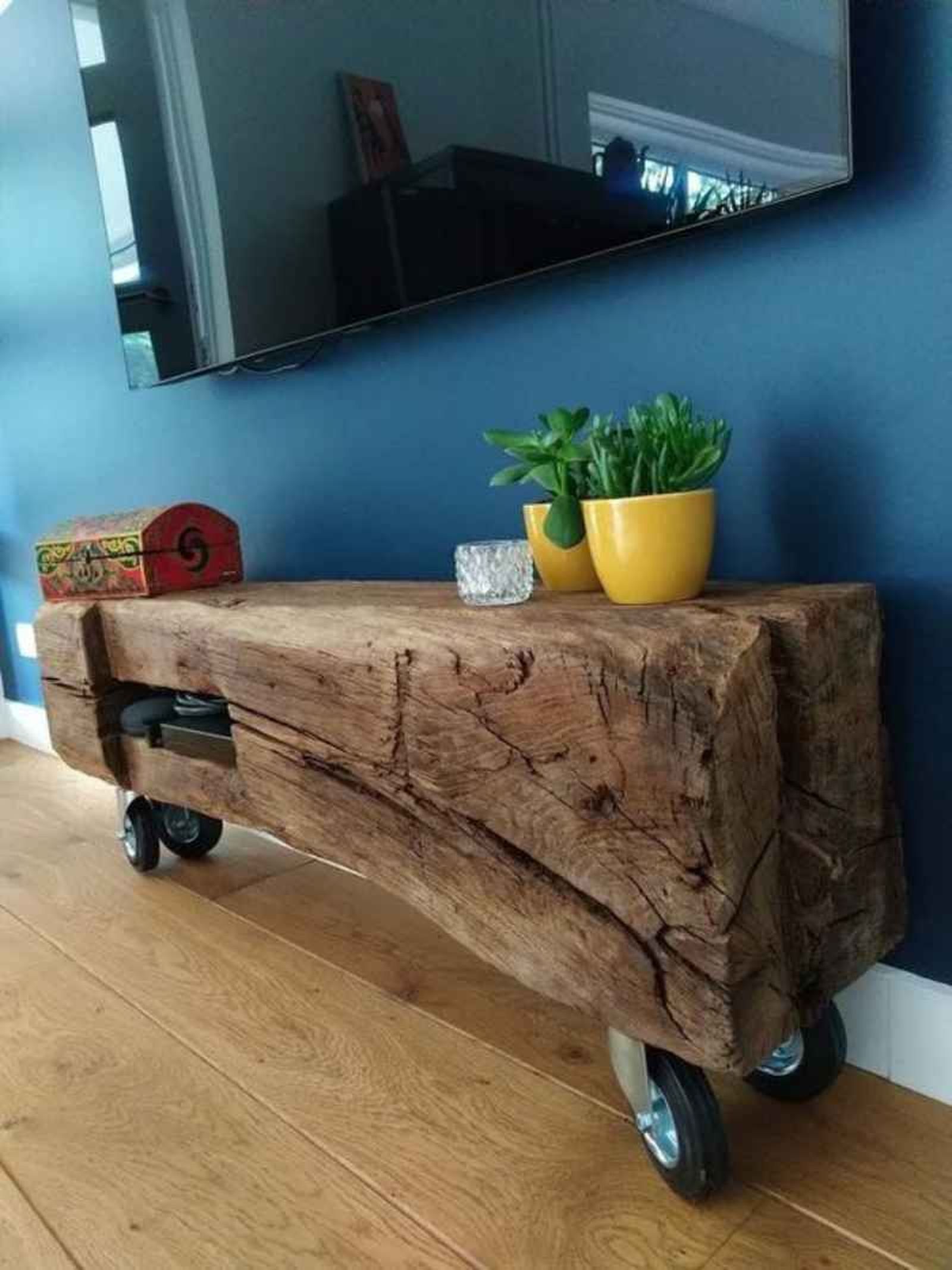 Banco de madera maciza con ruedas