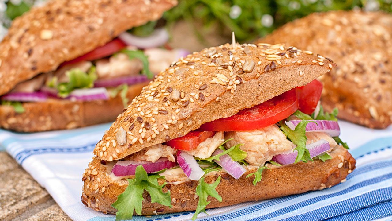 bocadillo atun tomate cebolla xl
