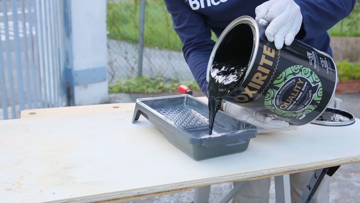 Cómo pintar una verja oxidada paso 2