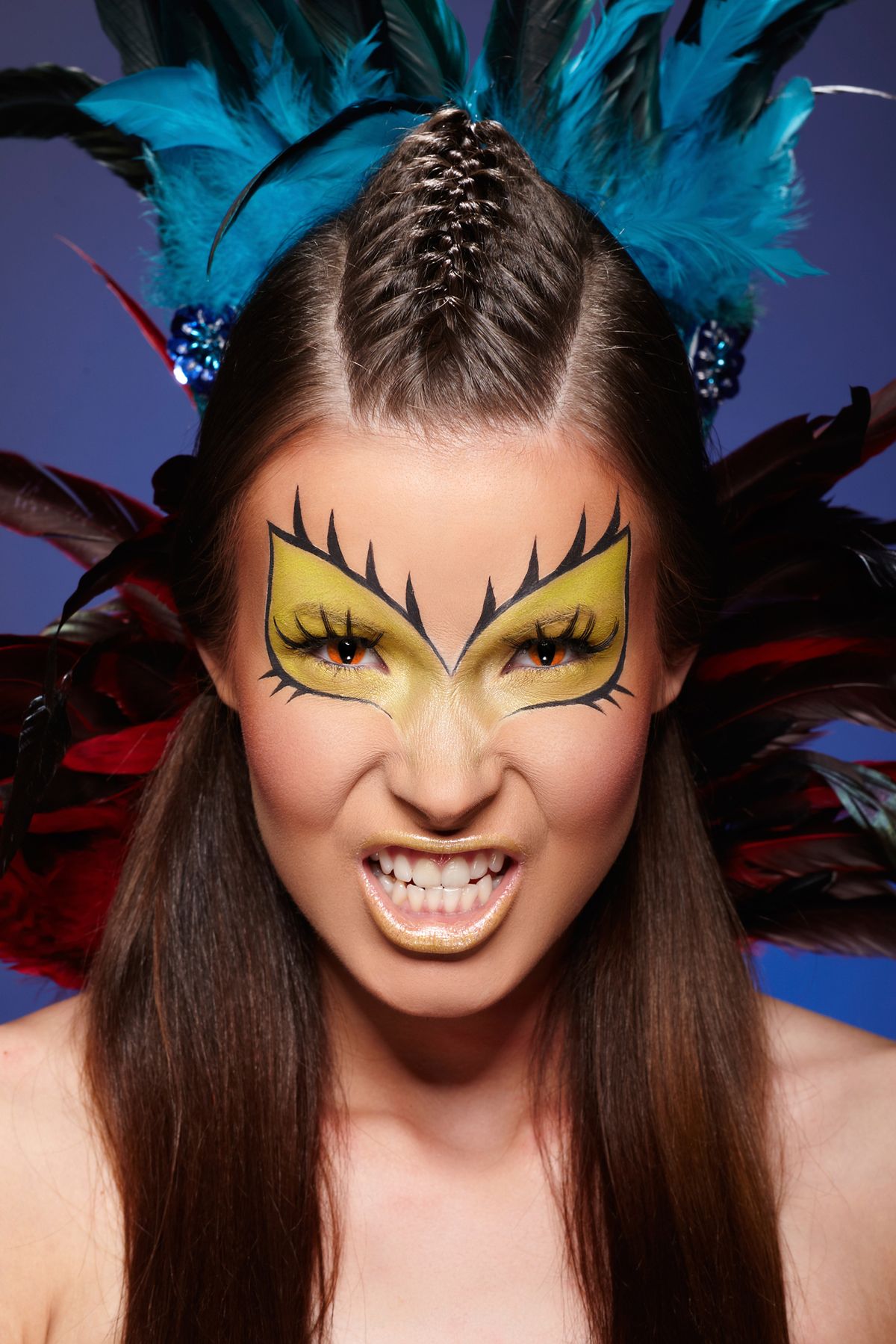 Las lentillas de color fuergo hacen que tu mirada sea más intimidante