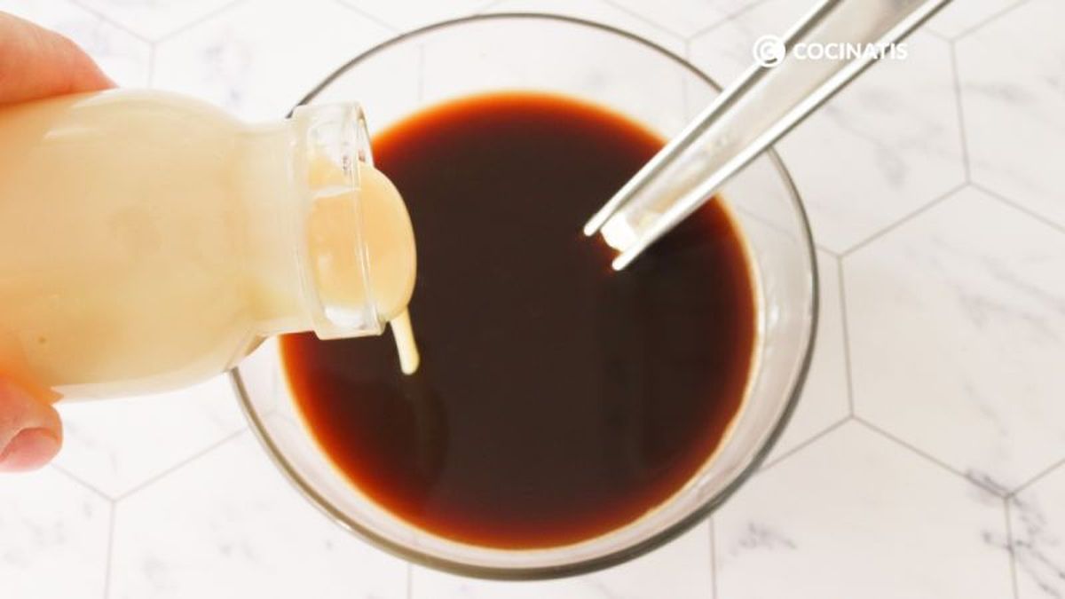 Disolvemos la leche condesnada en el café