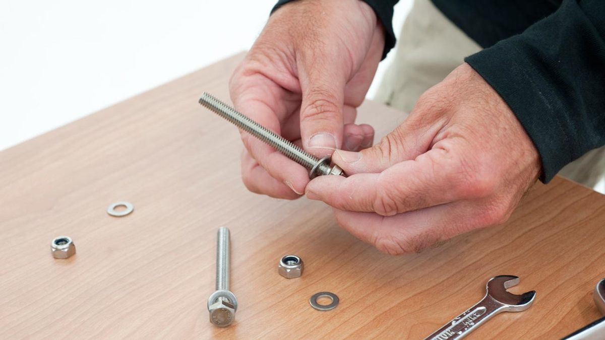 brico 1 650 arreglo apoyabrazos tumbona paso 3