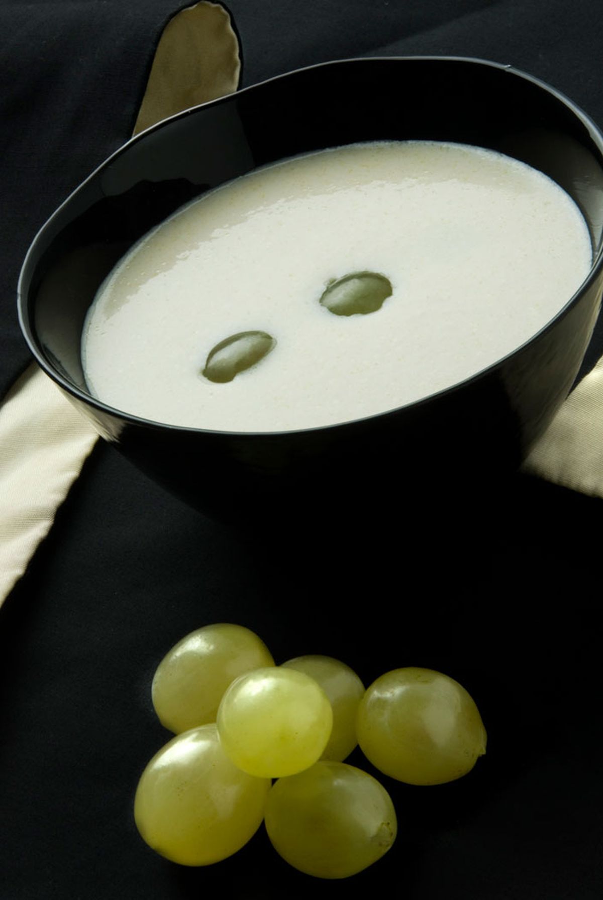 Ajo blanco con uvas