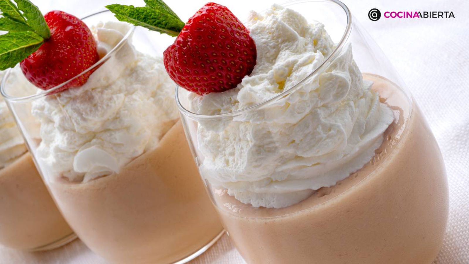 Natillas de fresa con nata, un postre de Karlos Arguiñano