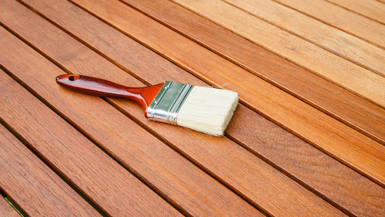 Como evitar burbujas al barnizar la madera 1