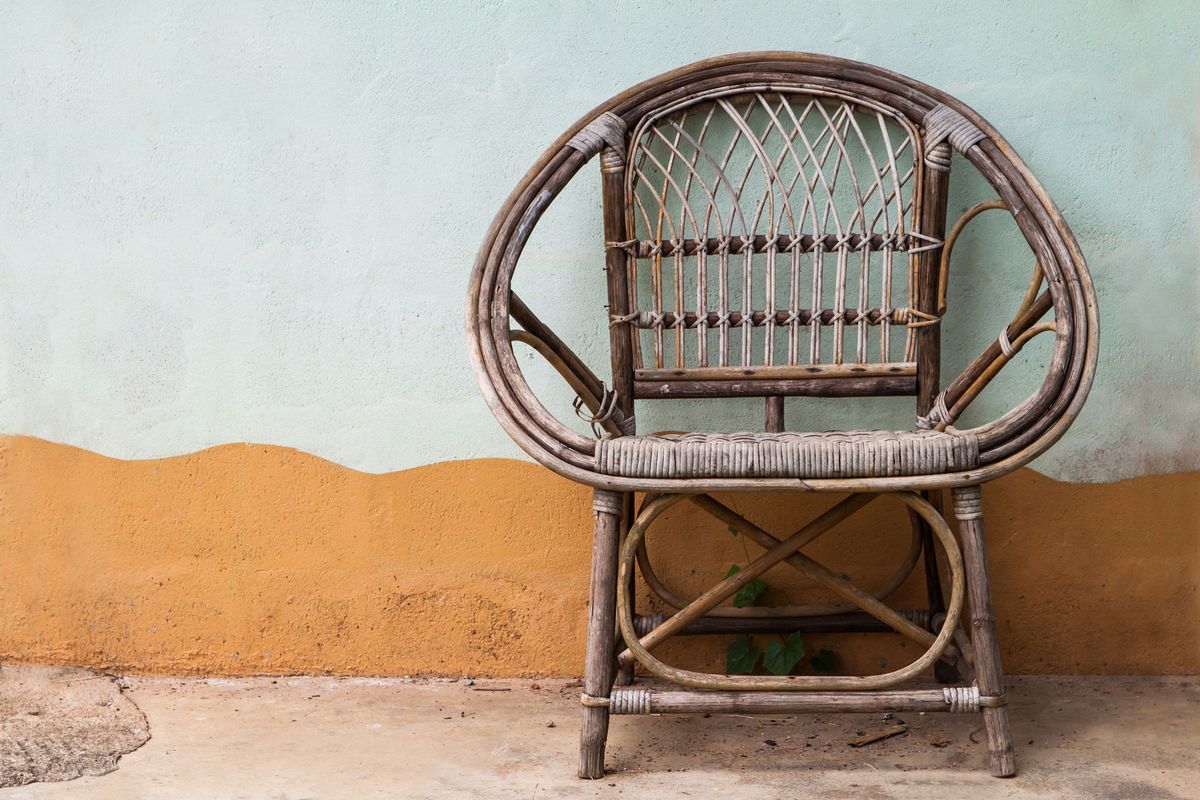 Mantenimiento y protección de una silla de mimbre