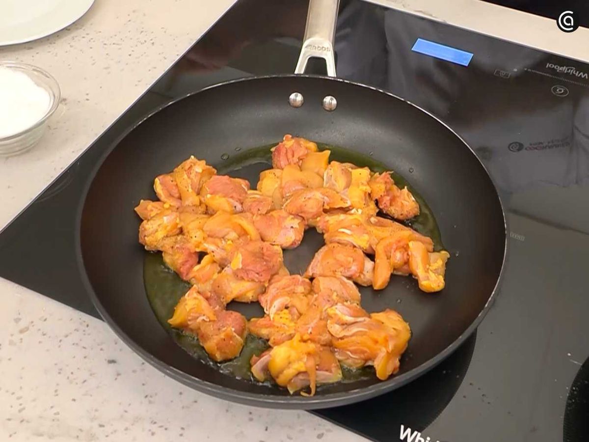 Sella los muslos de pollo