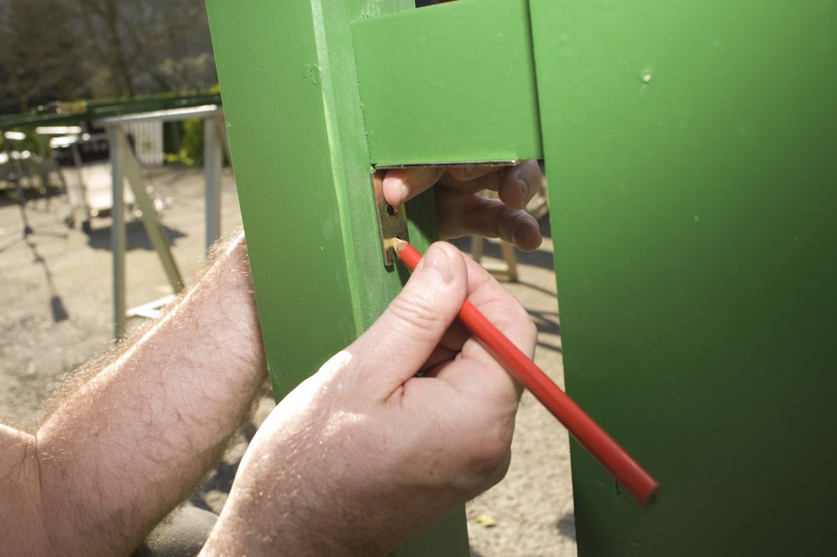 Cercado de madera para el jardín paso 21