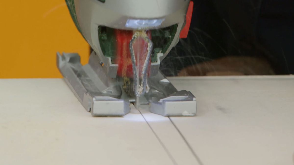 Cómo restaurar el asiento de una mecedora paso 4