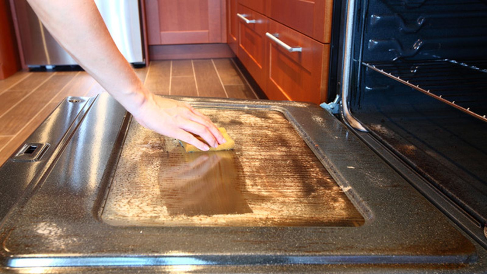 como limpiar el cristal del horno con trucos caseros1