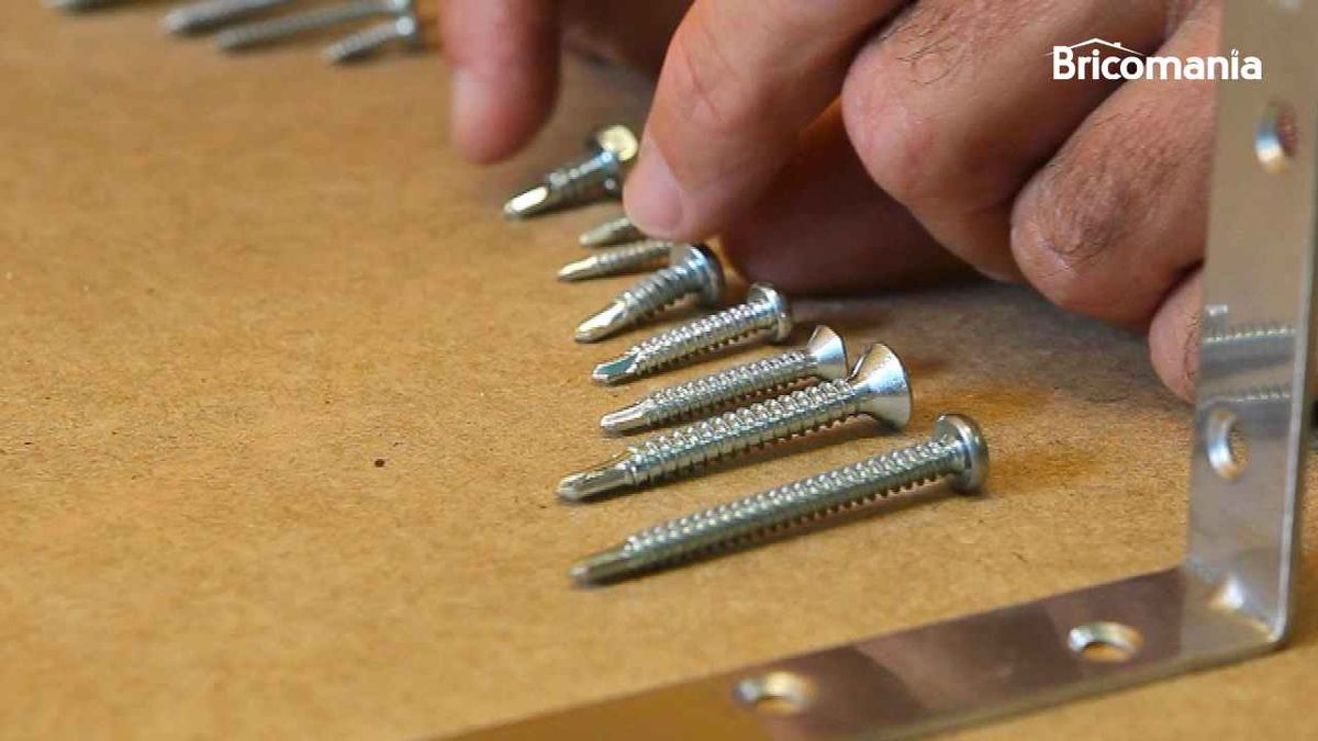 Tornillos autoperforantes de diferentes tamaños