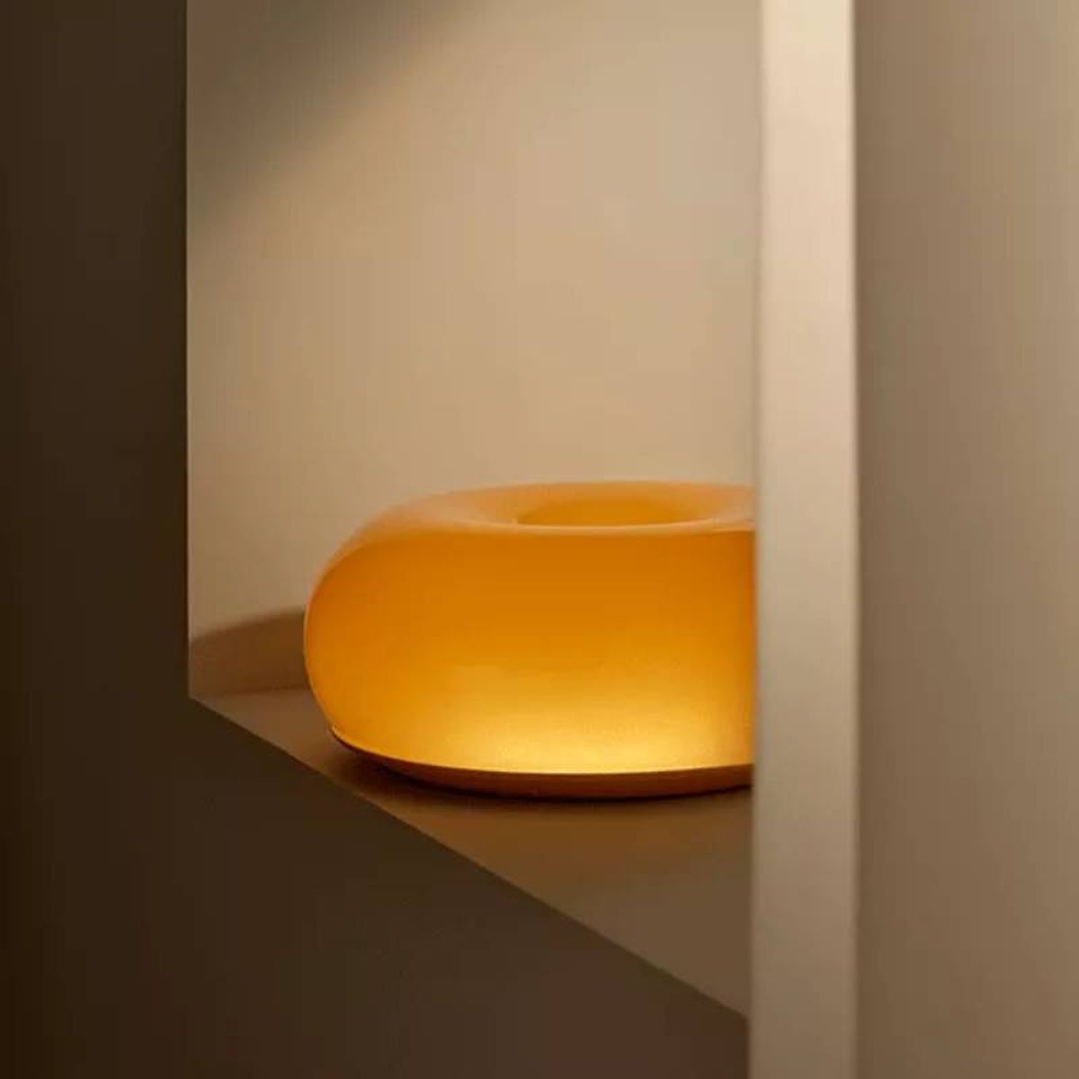 Lámpara donut VARMBLIXT.