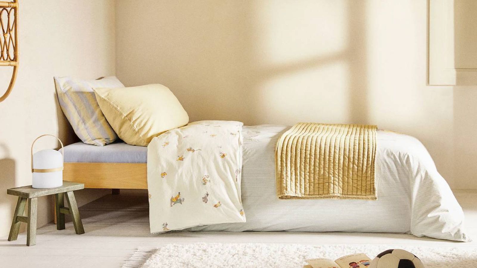 Cama con funda nórdica de Winnie The Pooh.