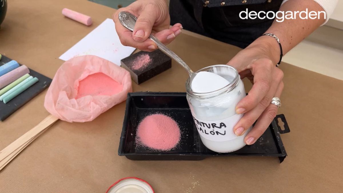 como hacer pintura tiza casera con tizas paso 2