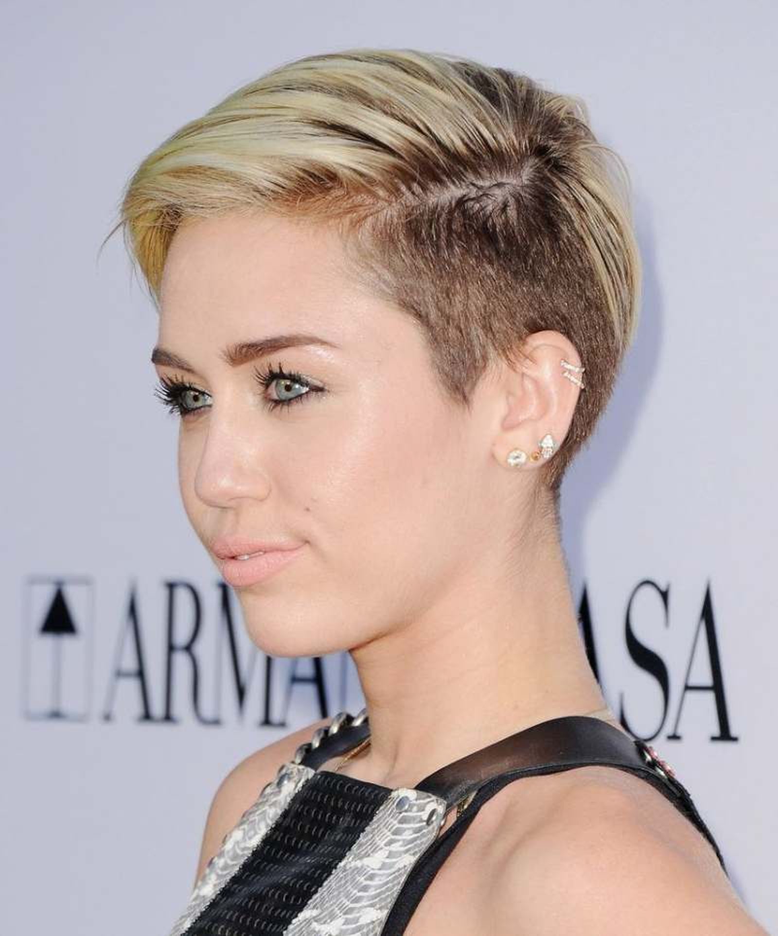 Miley Cyrus con corte undercut pixie