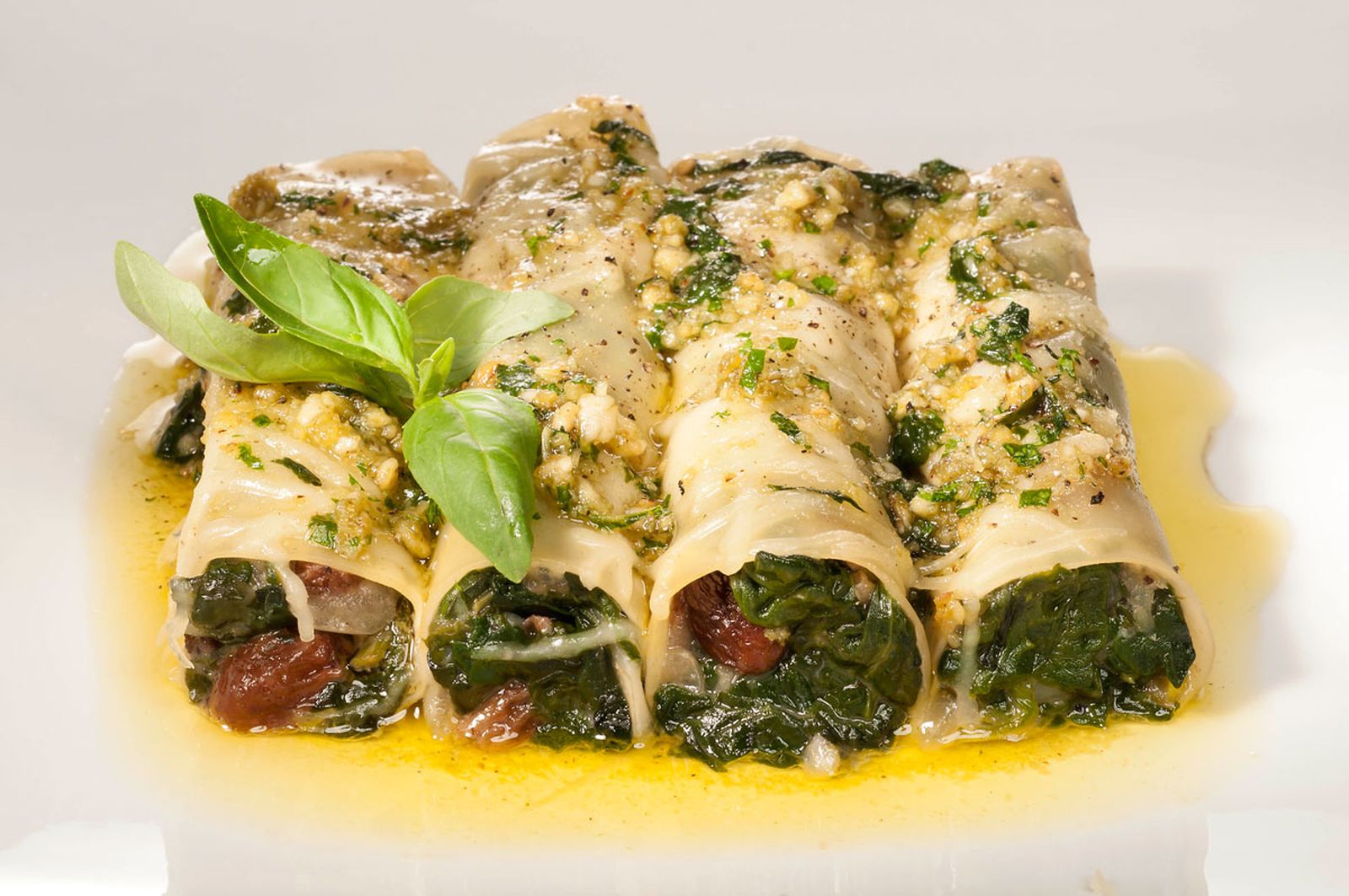 1623 Canelones de espinacas con bacalao al pesto (807) xl