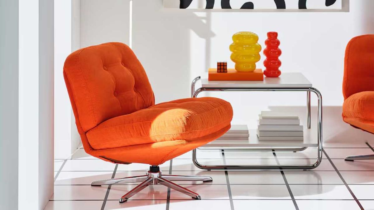 Sillón retro naranja DYVLINGE.