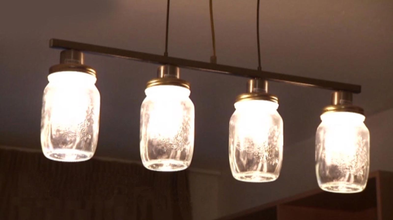 Lámpara con tarros de cristal paso