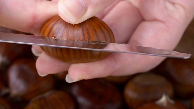 castanas al microondas, hacer corte