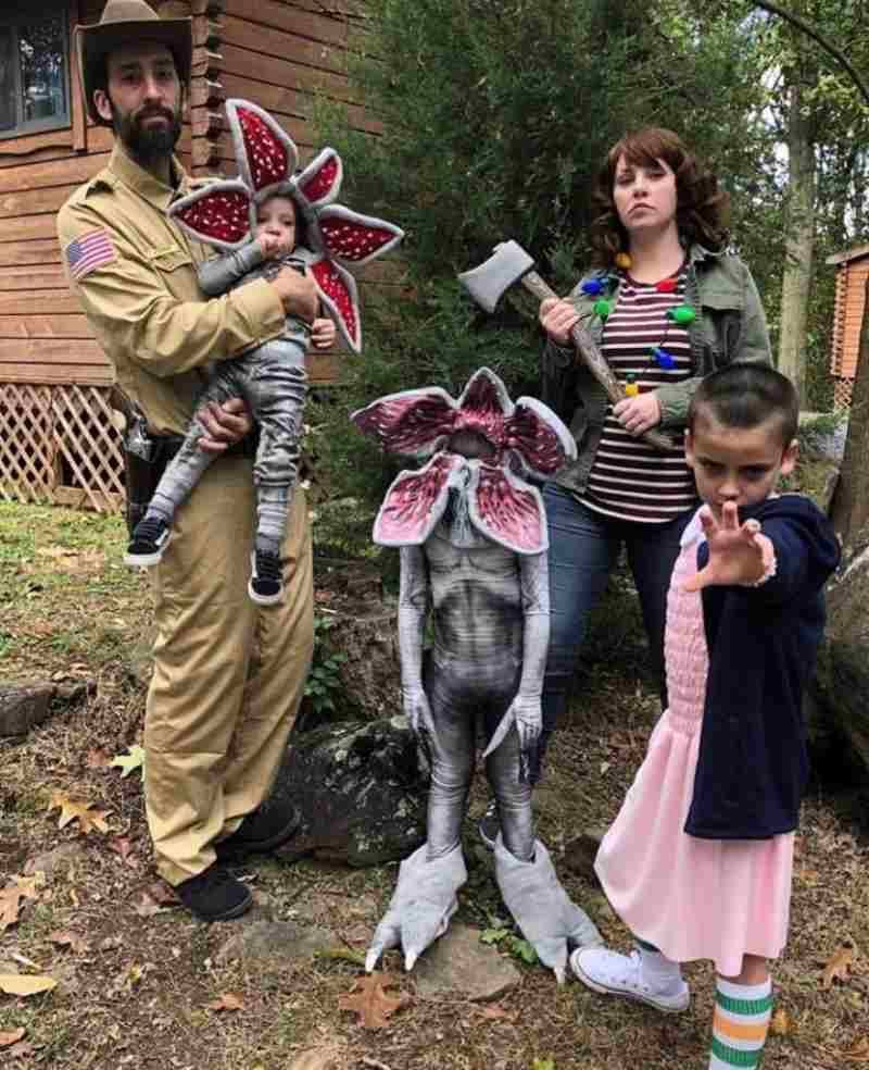 La serie Stranger Things inspira a toda la familia para disfrazarse en Halloween