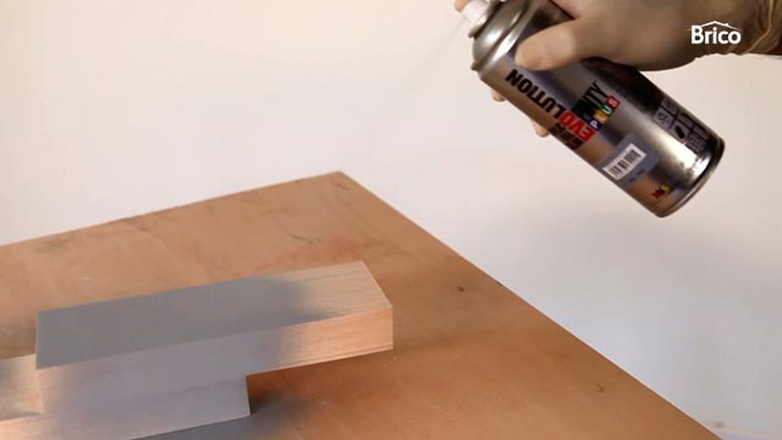 Cómo hacer masilla para tapar las fijaciones en madera paso 5
