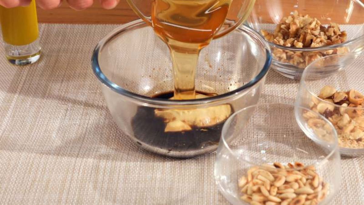 Ensalada de ahumados con vinagreta de frutos secos   Paso 2