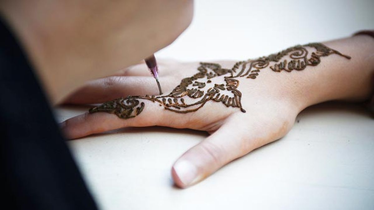 como hacerte un tatuaje de henna natural 1