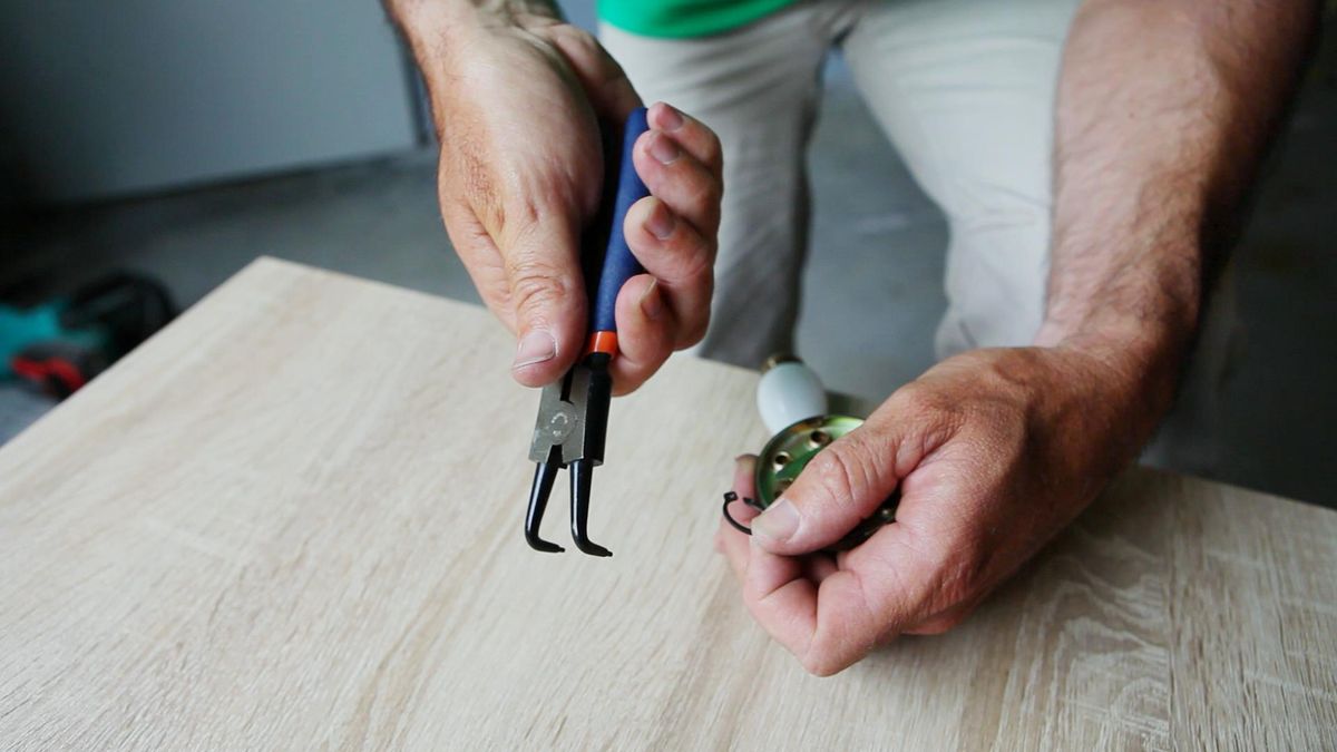 BRIC0_801_alicates retira anillas paso1