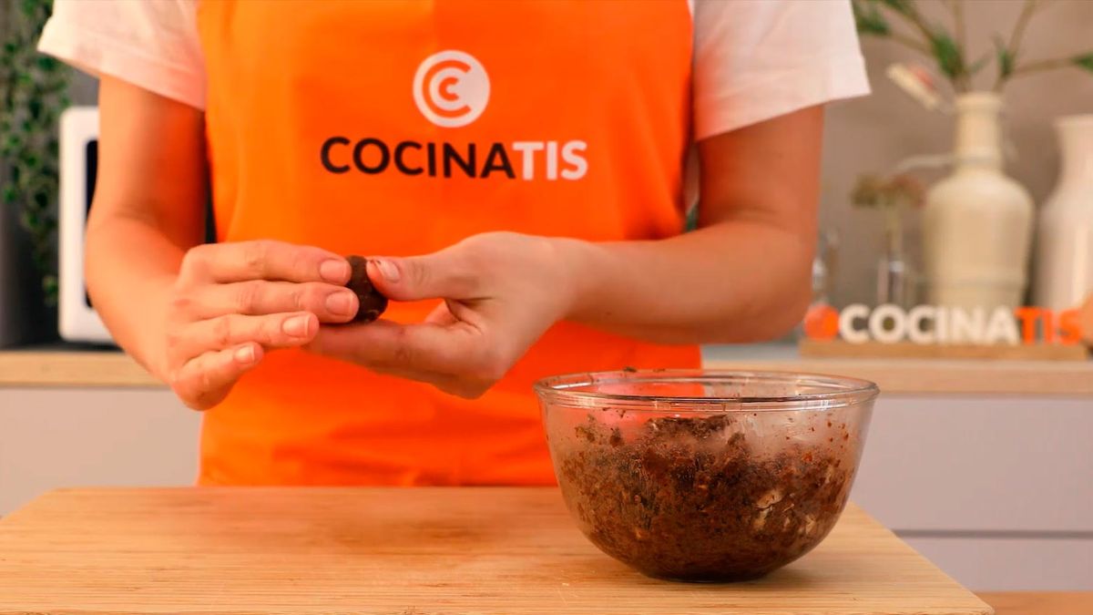 Receta de trufas veganas de cacao y avellanas   paso 3