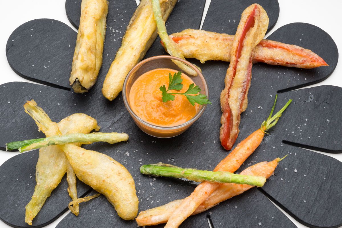 5228 Hortalizas en tempura con salsa romesco (613) xl