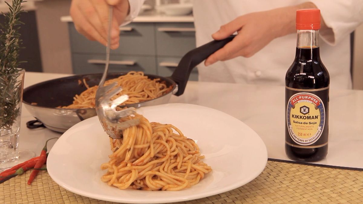 015 espaguetis salsa tomate berenjena salsa kikkoman paso 08