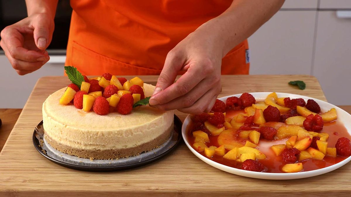 Receta de tarta fría de queso y melocotón  paso 5