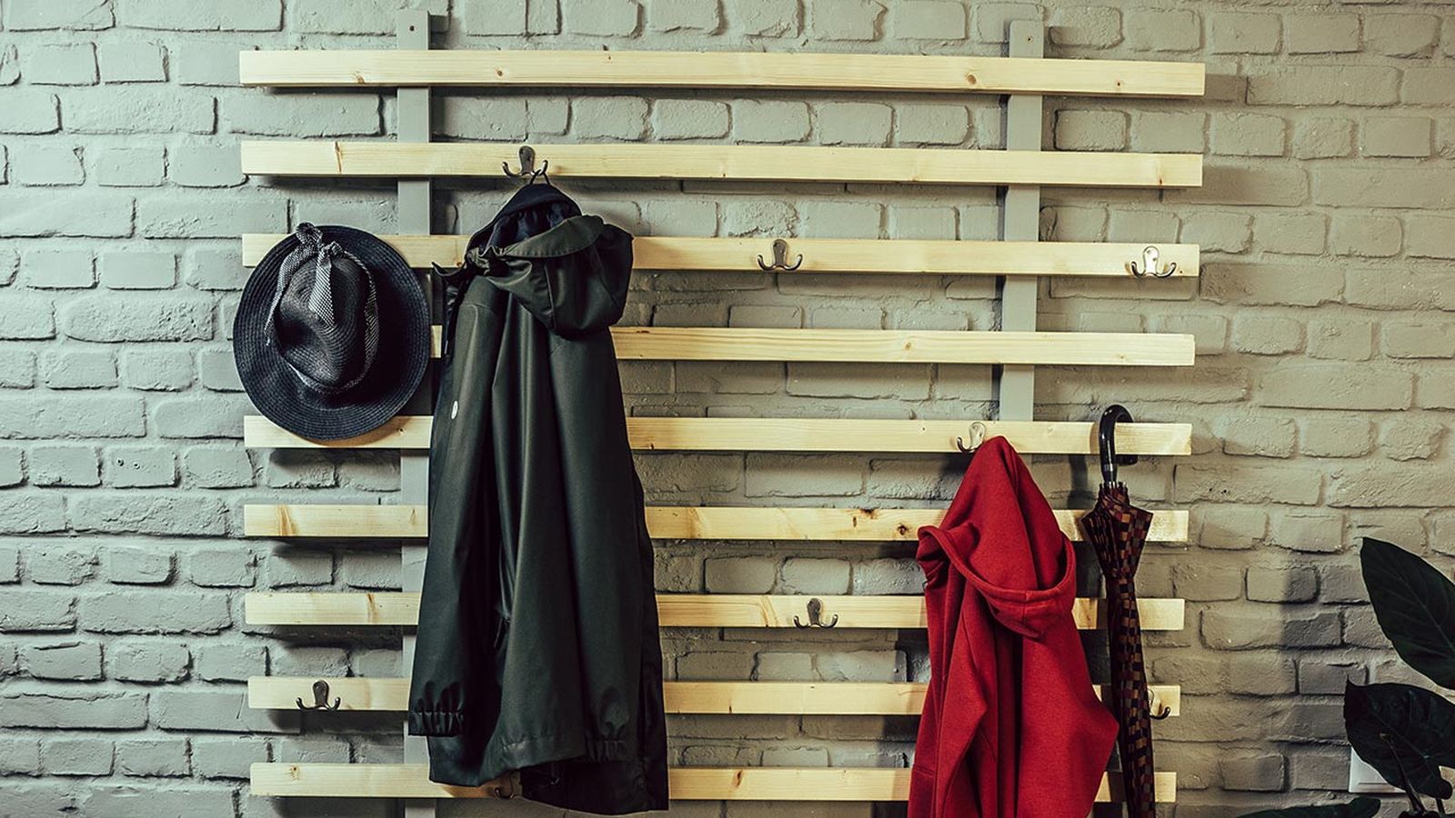 Como hacer un perchero de pared con listones de madera