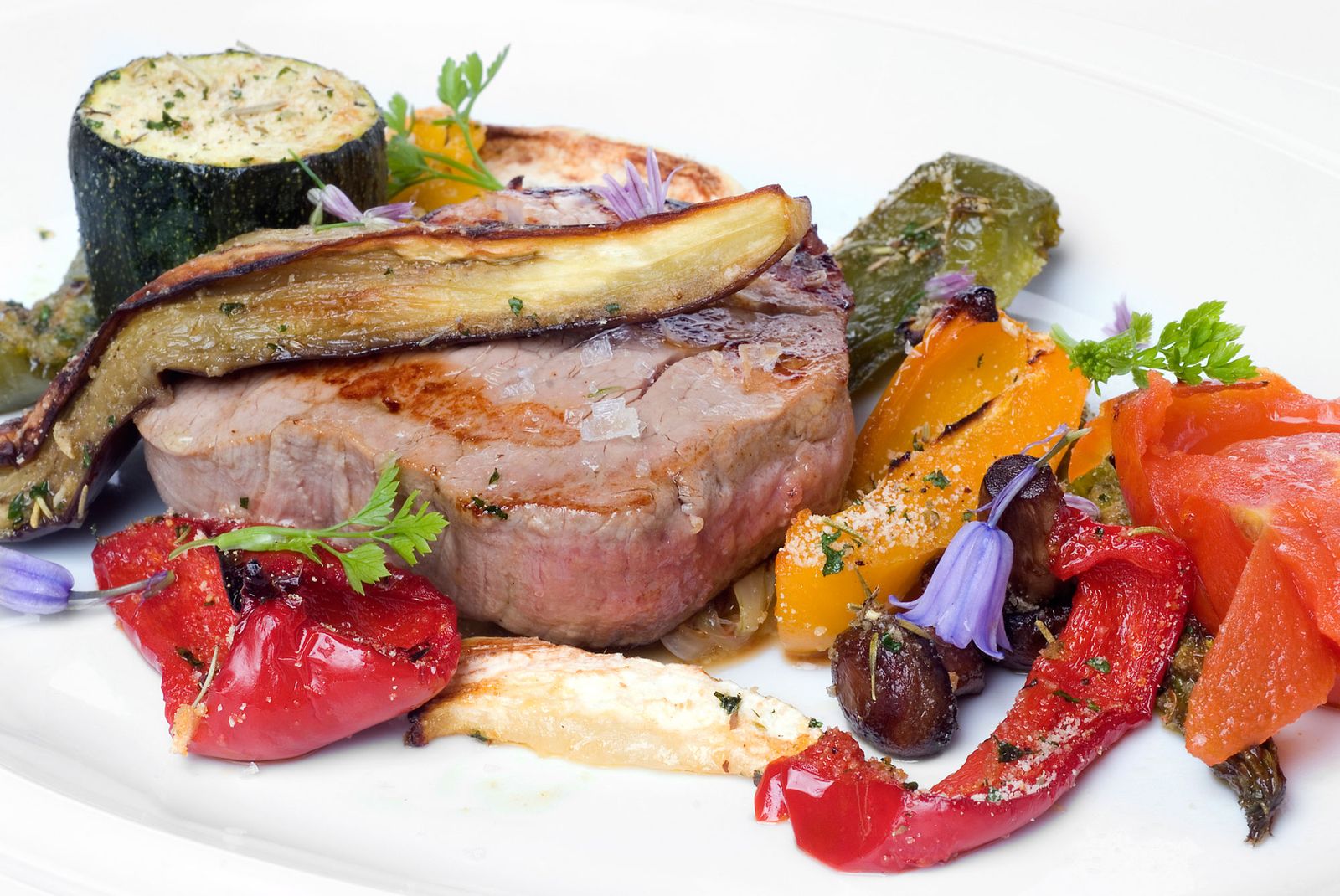 0198 0276 SOLOMILLO DE TERNERA CON VERDURAS A LA PROVENZAL xl