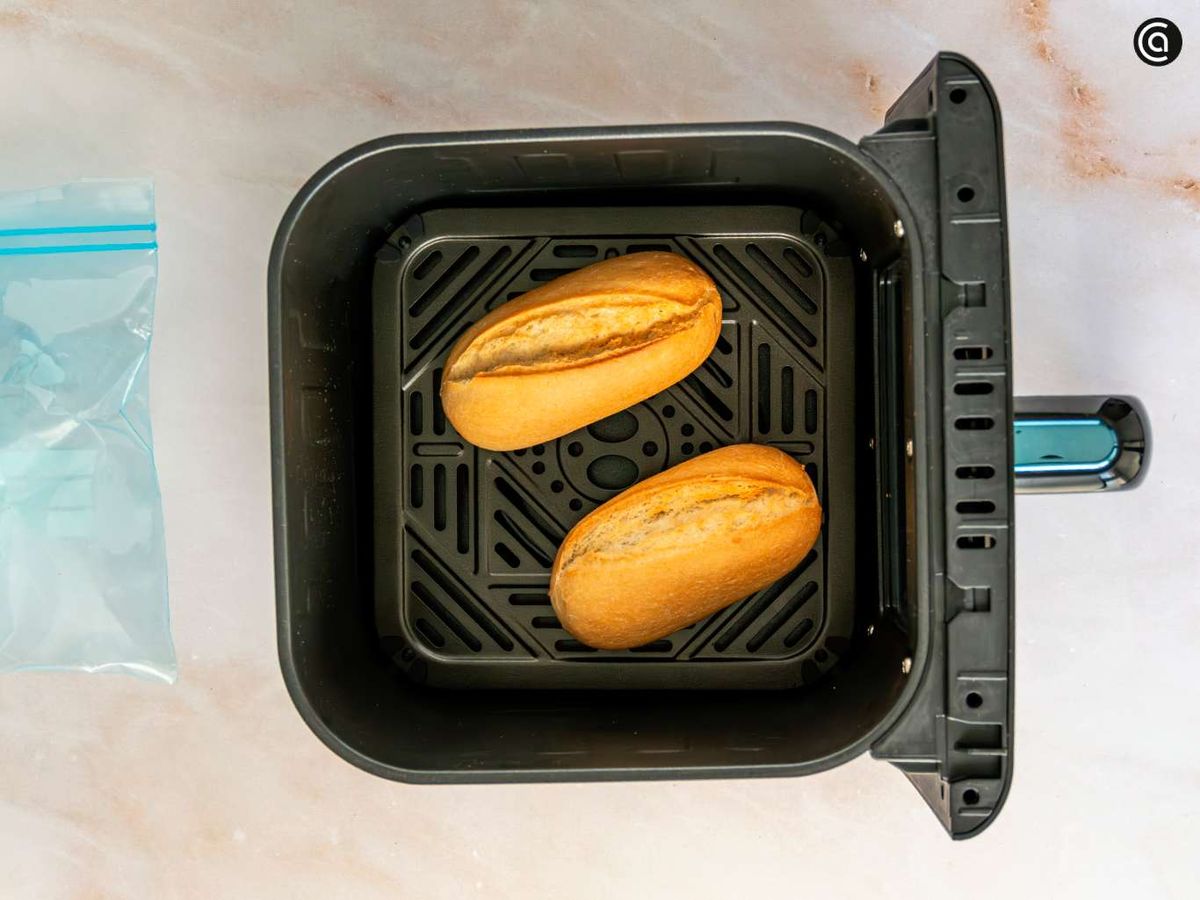 Descongela el pan en la freidora de aire