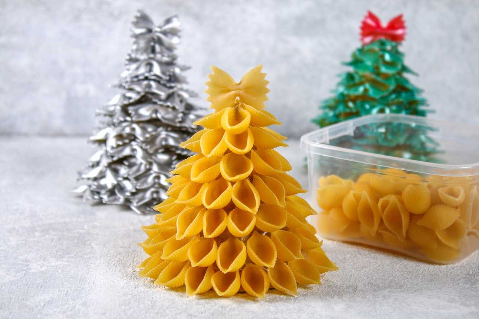 Árboles de Navidad de macarrones.