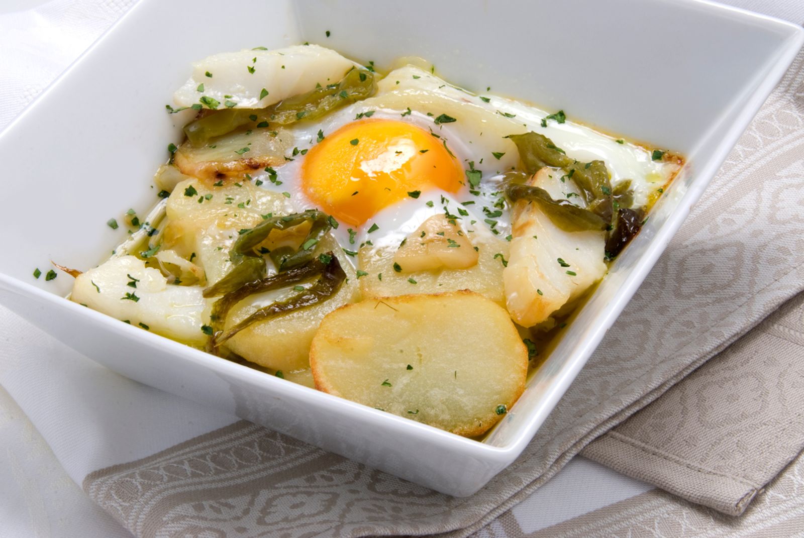 252 Bacalao con patatas panadera y huevo (4867)