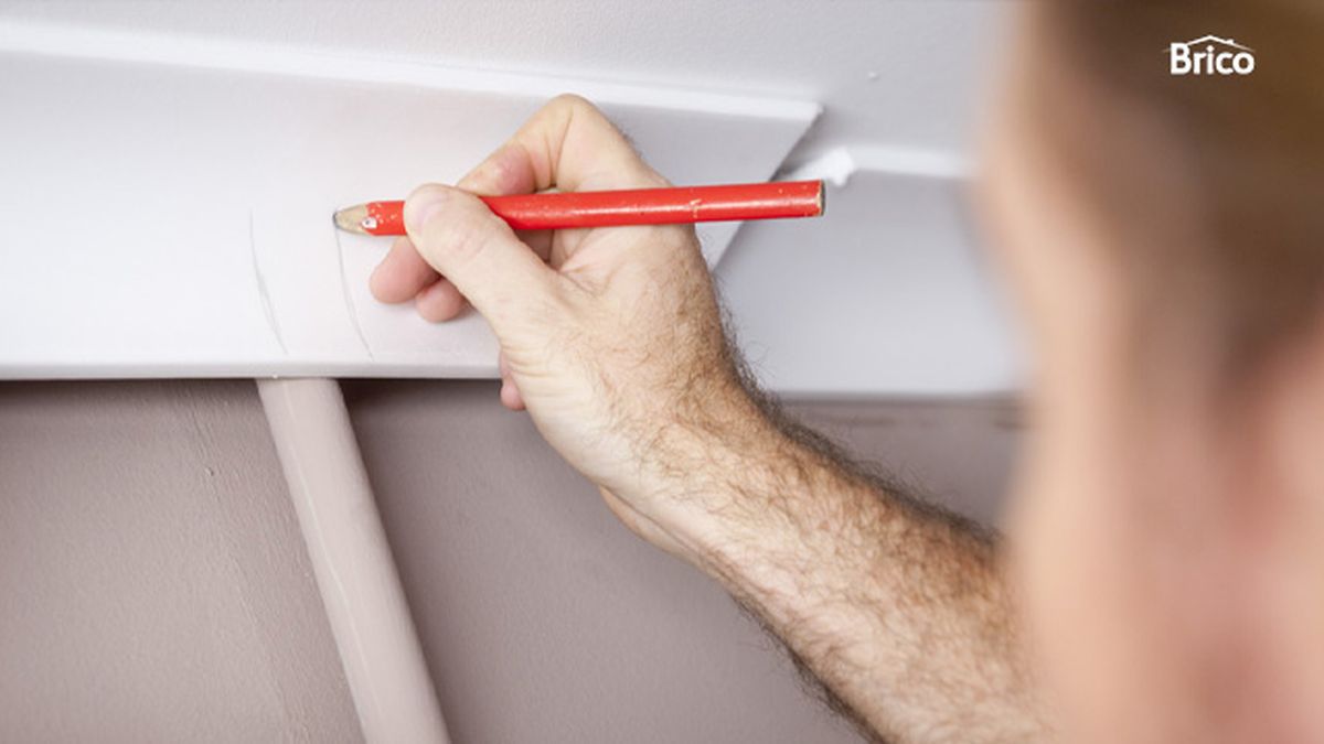 brico 0593 colocar molduras decorativas techo paso 4