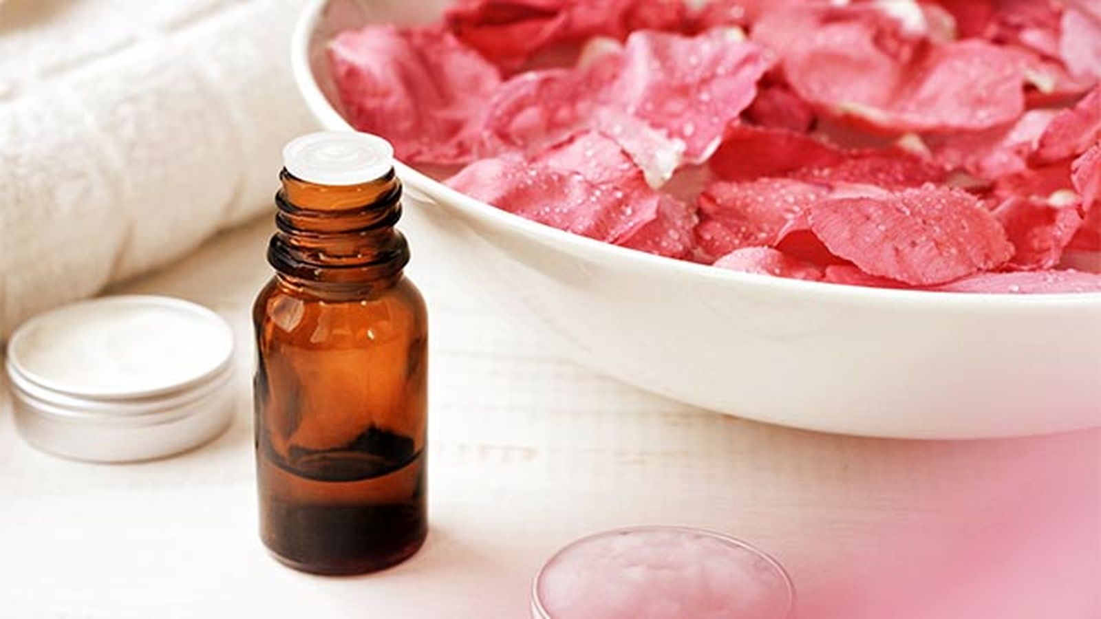 como hacer un limpiador facial casero agua rosas 1