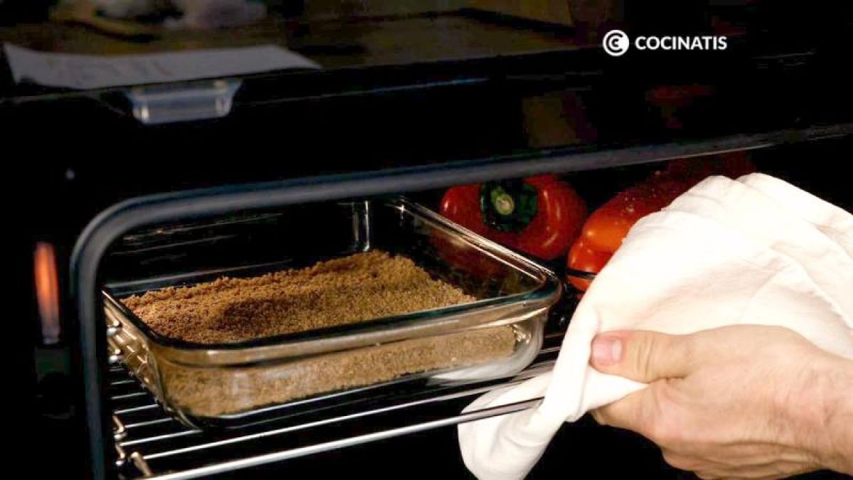 Tuesta la mezcla en el horno precalentado a 180ºC unos 15-20 minutos