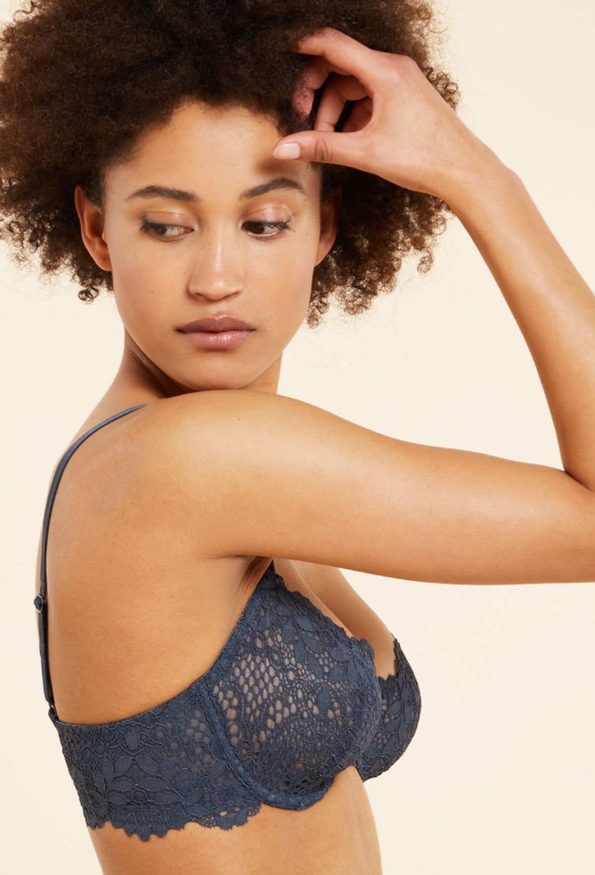 el conjunto de lenceria que blanca suarez luce para etam rebajado hasta un 40 sujetador