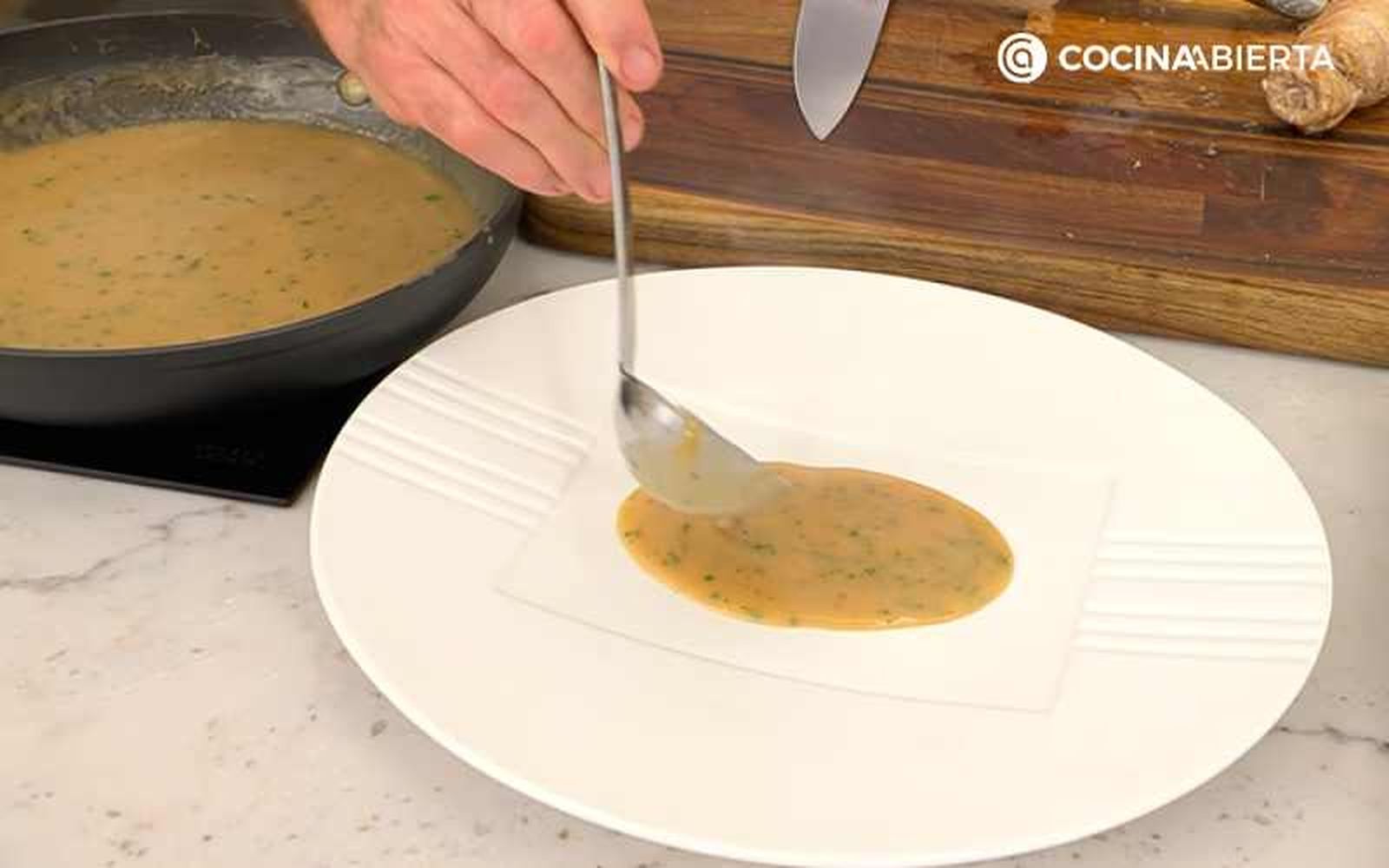 Sirve la salsa gravy