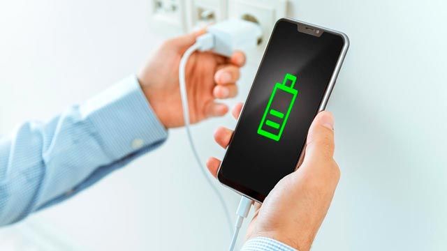 cargar el movil por la noche si o no bateria inteligente